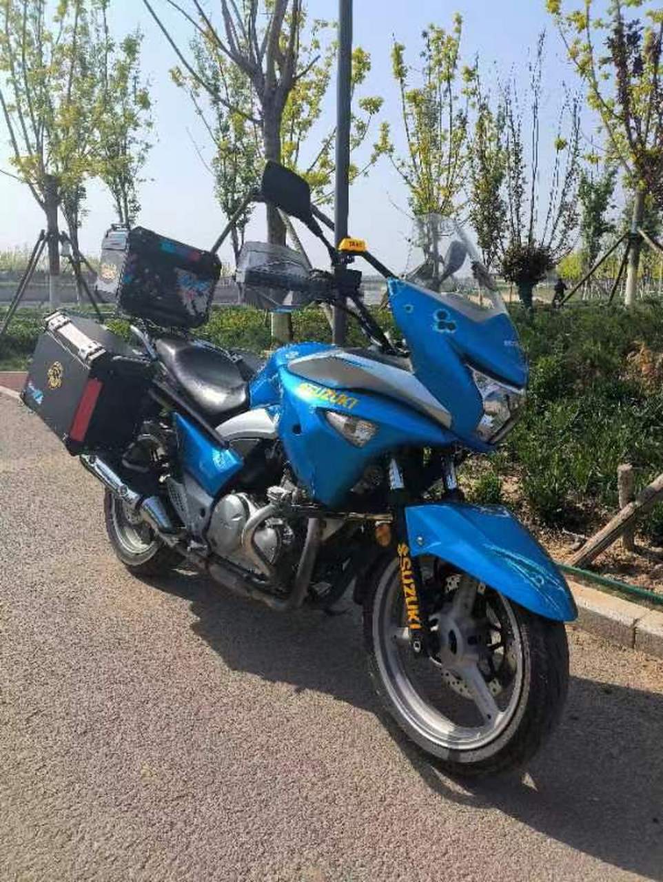 铃木骊驰gw250s.