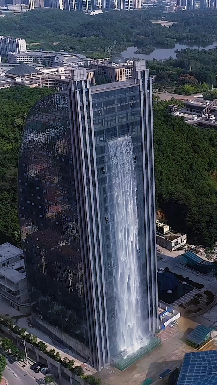 贵阳瀑布大楼 这创意有点雷人吧!