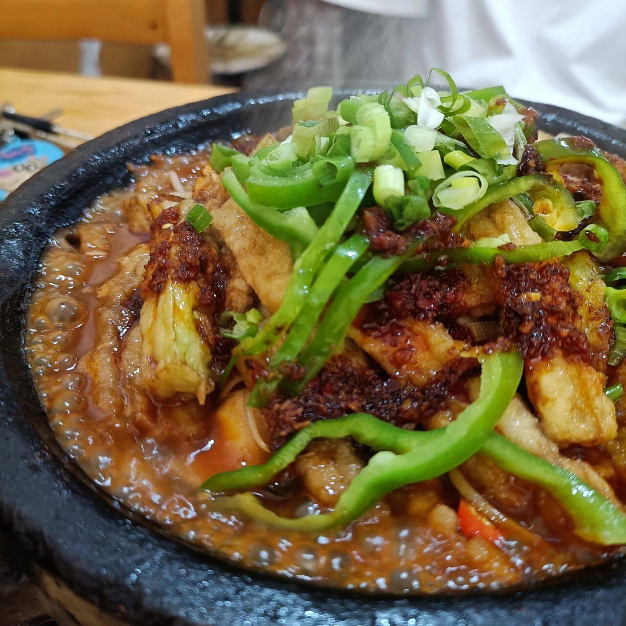 主打石锅菜,特别好吃.