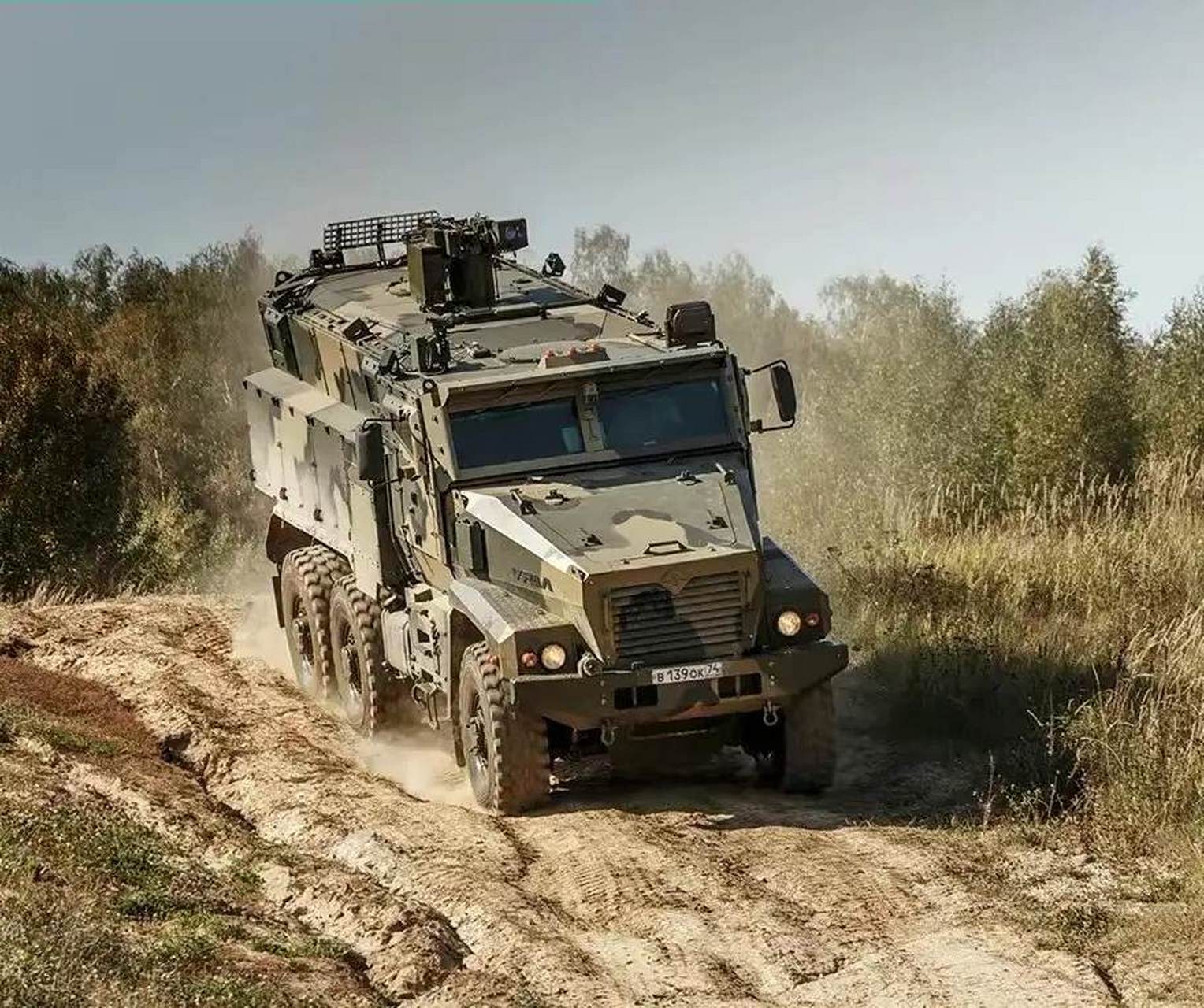 乌拉尔-63095"台风-u"俄罗斯乌拉尔-63095"台风-u"6x6装甲运输车,抛开