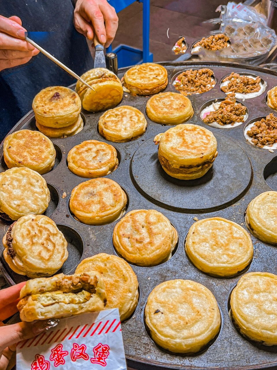 西安鸡蛋汉堡终于被我找到啦60155r一个巨香 晚上路过骡马市的