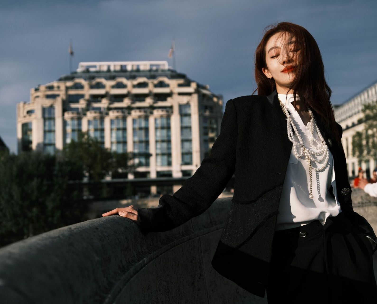 喻言再次登上央视舞台,以一首《如果云知道》惊艳亮相开门大吉的舞台