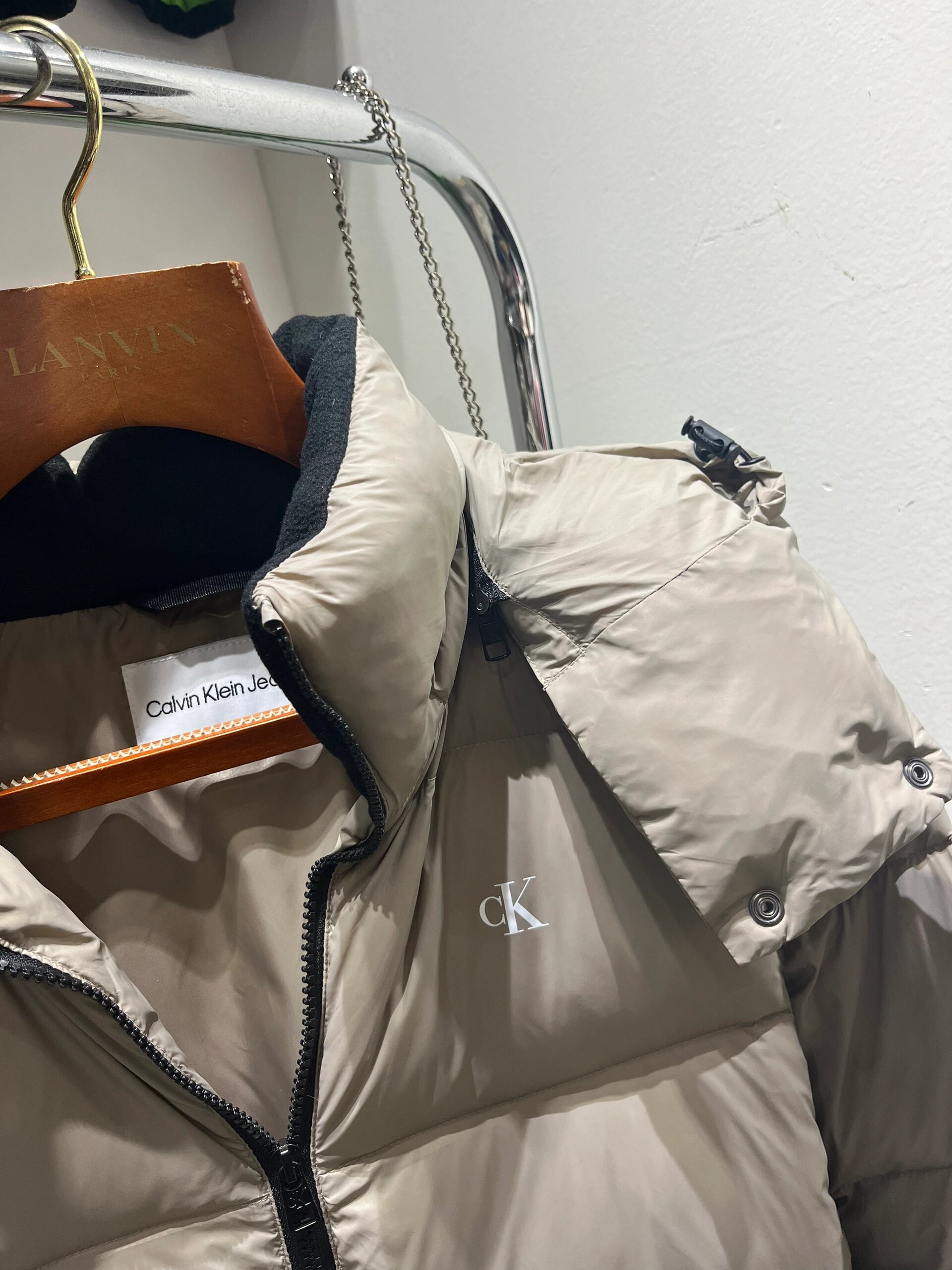 ck卡其色连帽羽绒服 90199 #ck羽绒服# #羽绒服