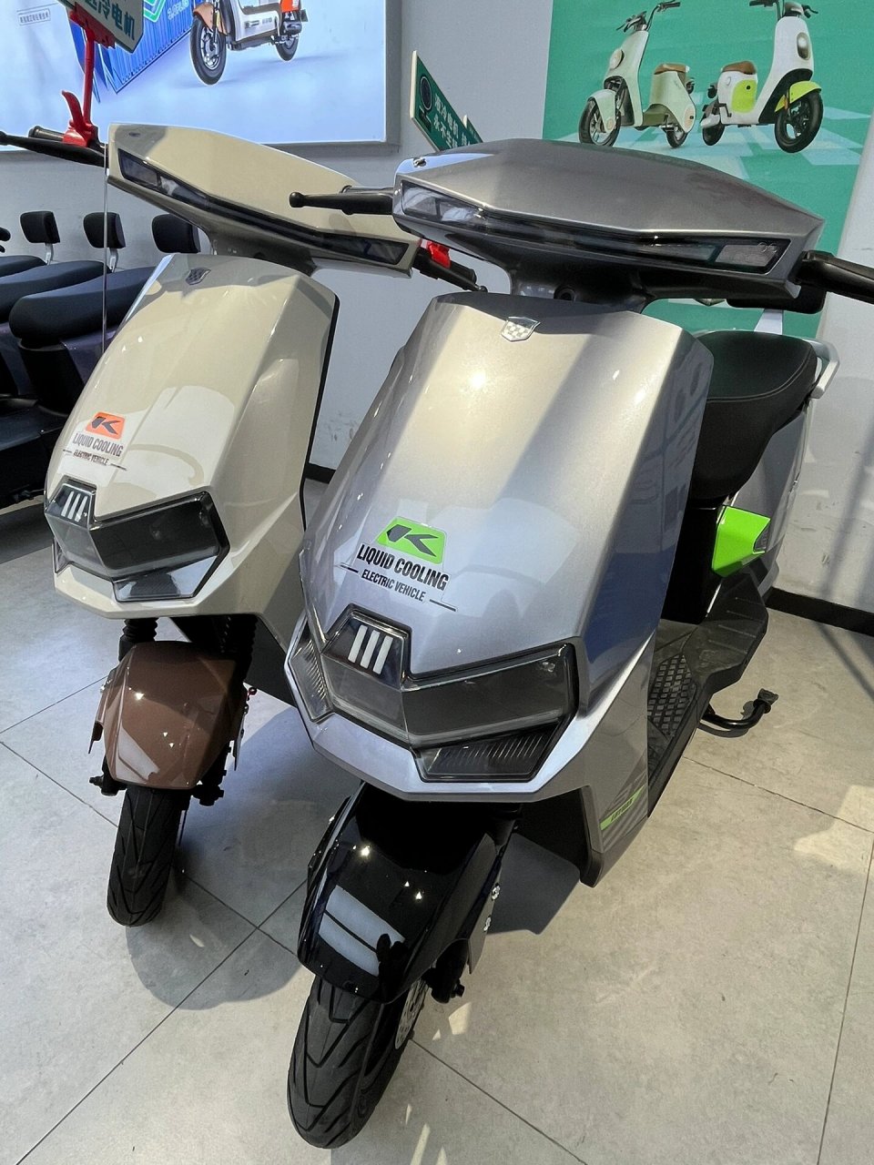 跑得快  跑得远  绿源新款 极影 重磅上市 动感车身 面板革新  v型