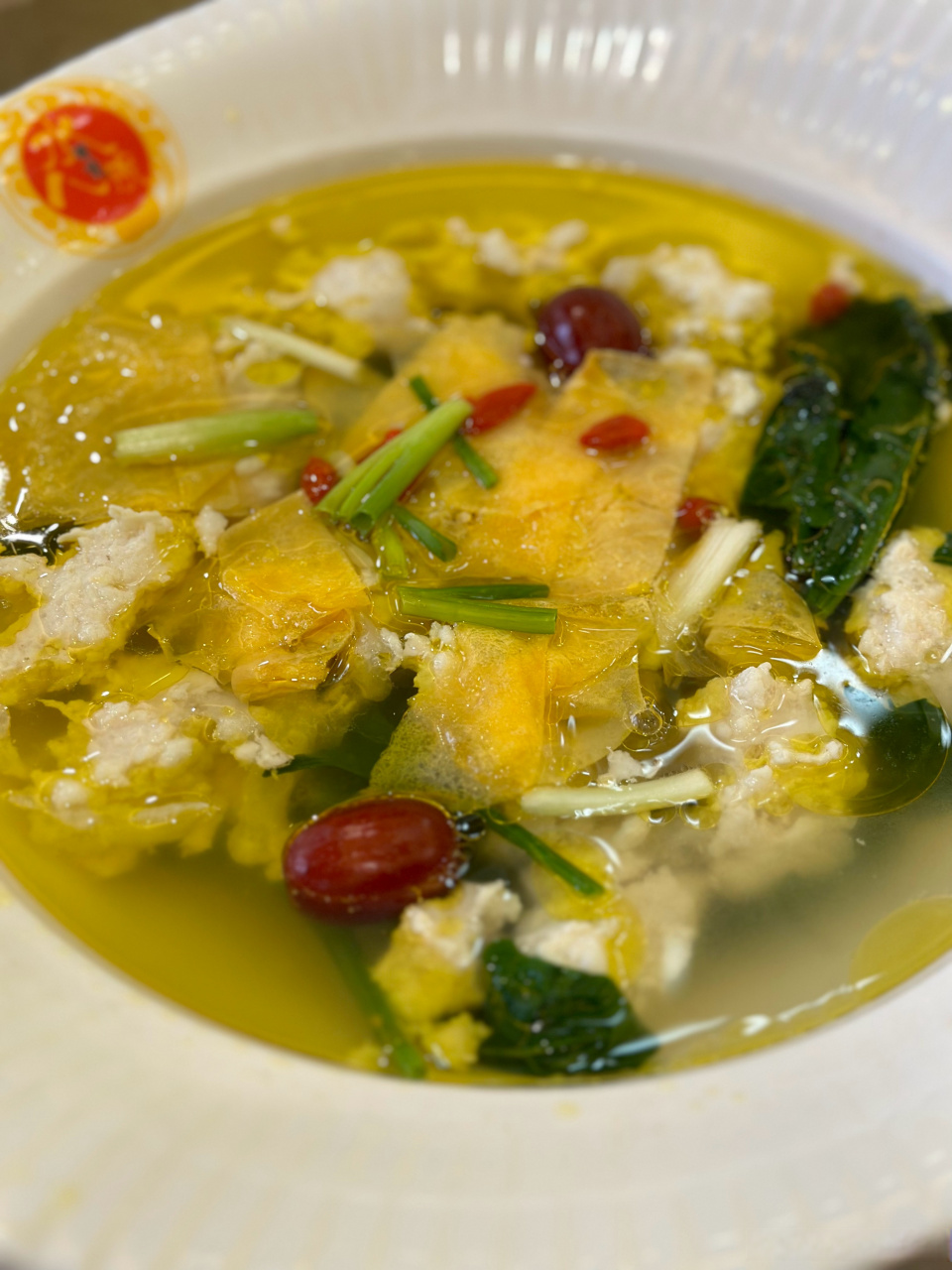 贵州很值得#   在织金,每逢红,白大事的宴席上都少不了"水八碗",首铑