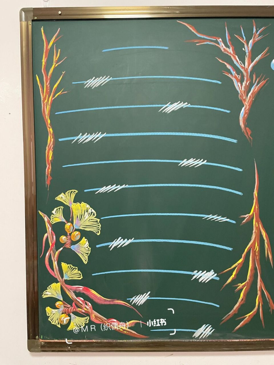 粉笔画(银杏黑板报边框设计) 银杏呀银杏  #打工人日常# #粉笔画