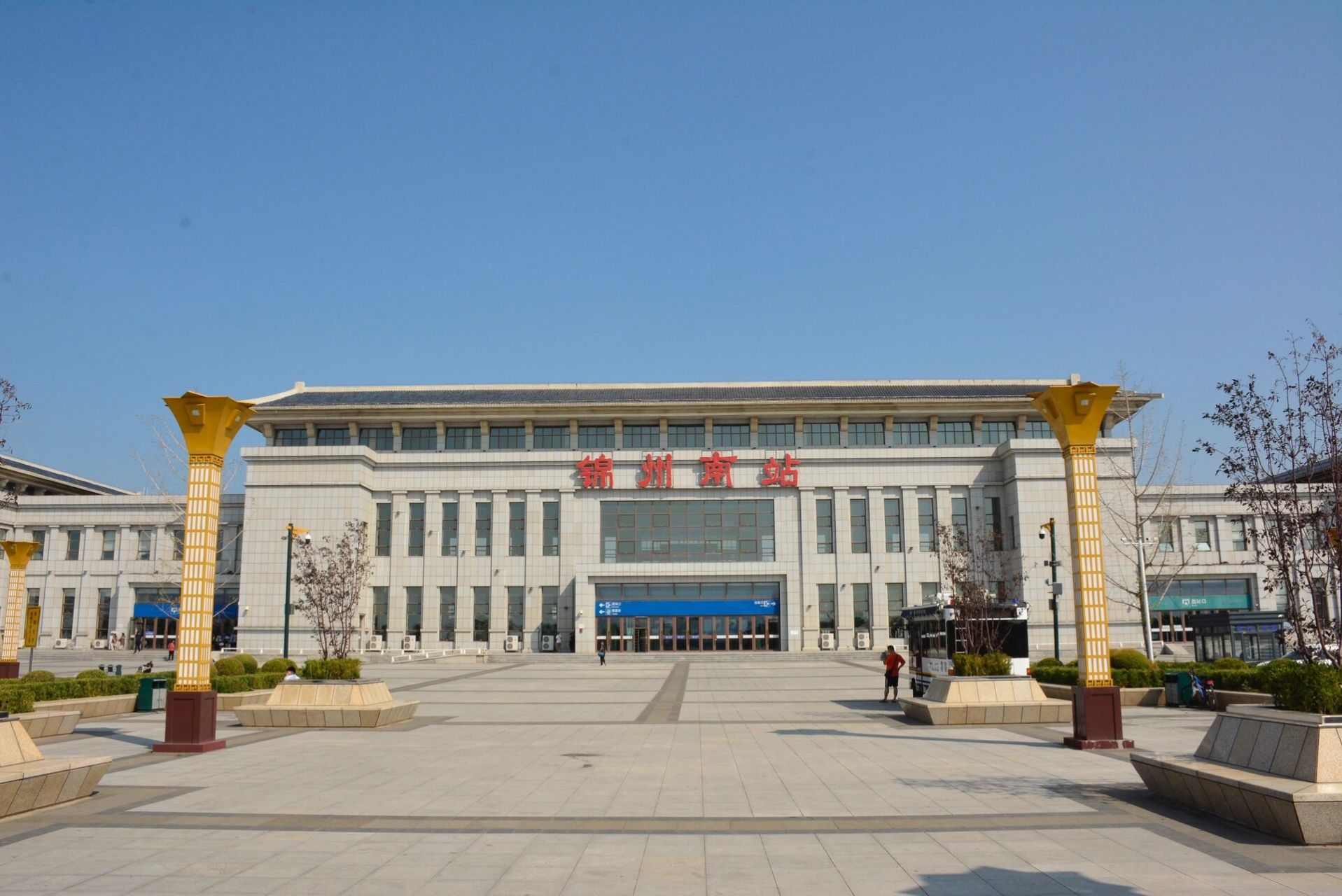 一面介绍给大家啦,首先先给大家分享一下,乘坐高铁在锦州南站下车之后