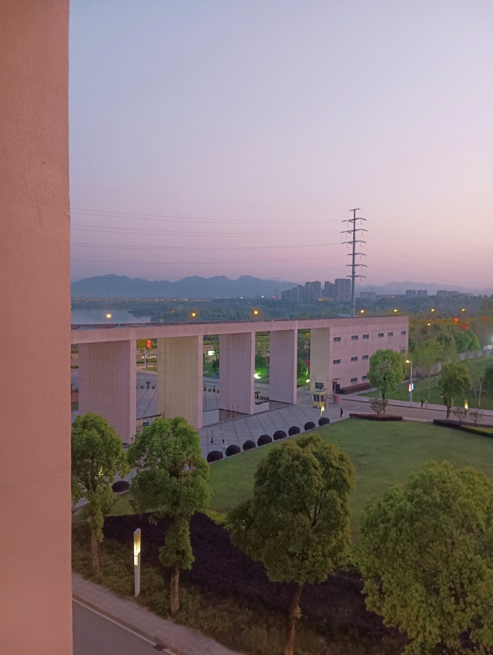 金华职业技术学院##共赏大美校园#  等风来,不如追风去.