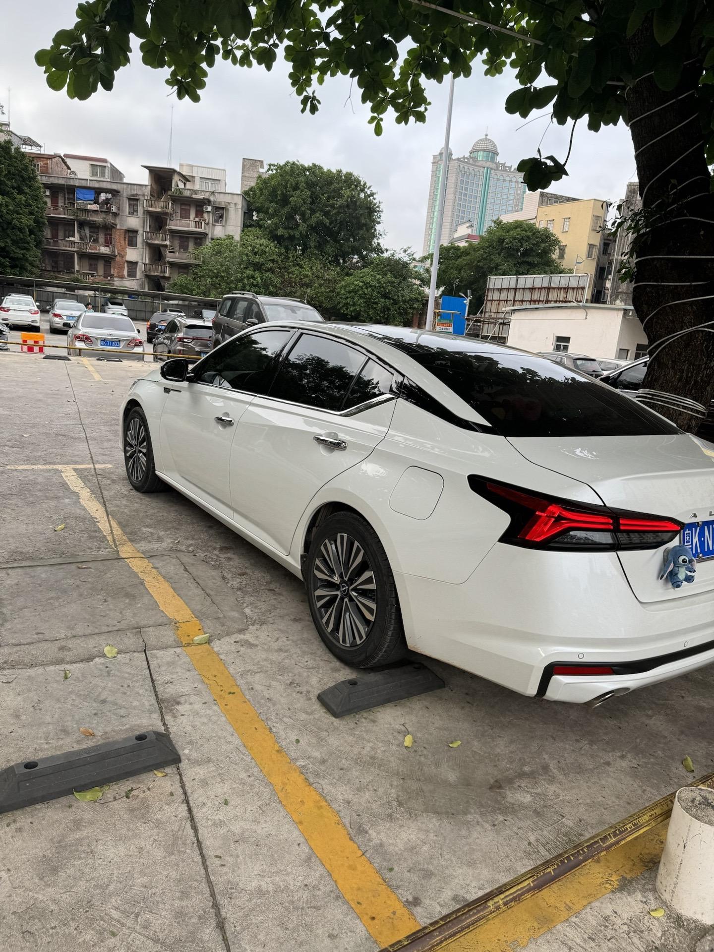 看了雅阁试了迈腾最后一眼看中了天籁义无反顾的买了排面很到位b