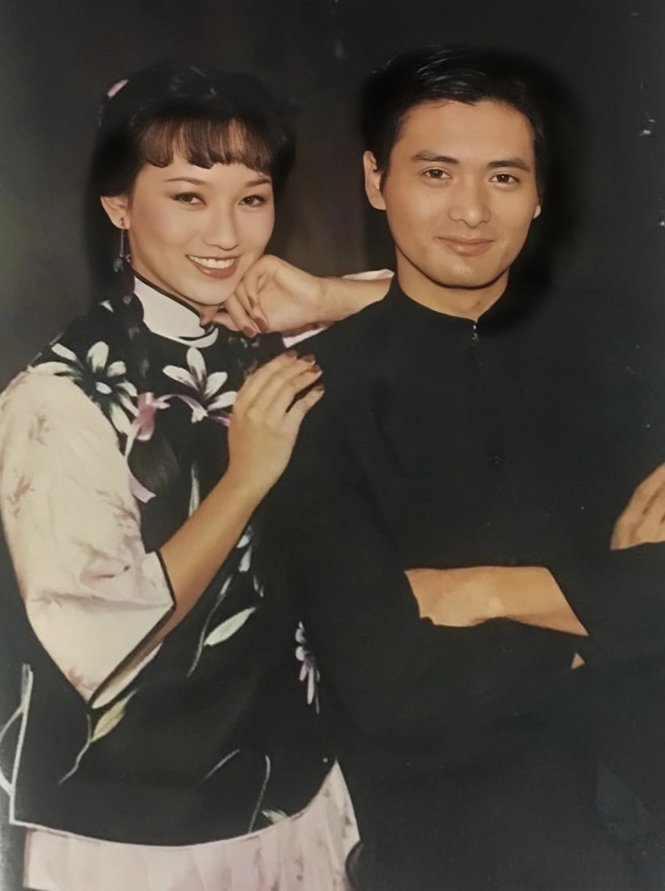 赵雅芝和周润发外形是真的很般配啊 这一对最后没有在一起,真的意难平