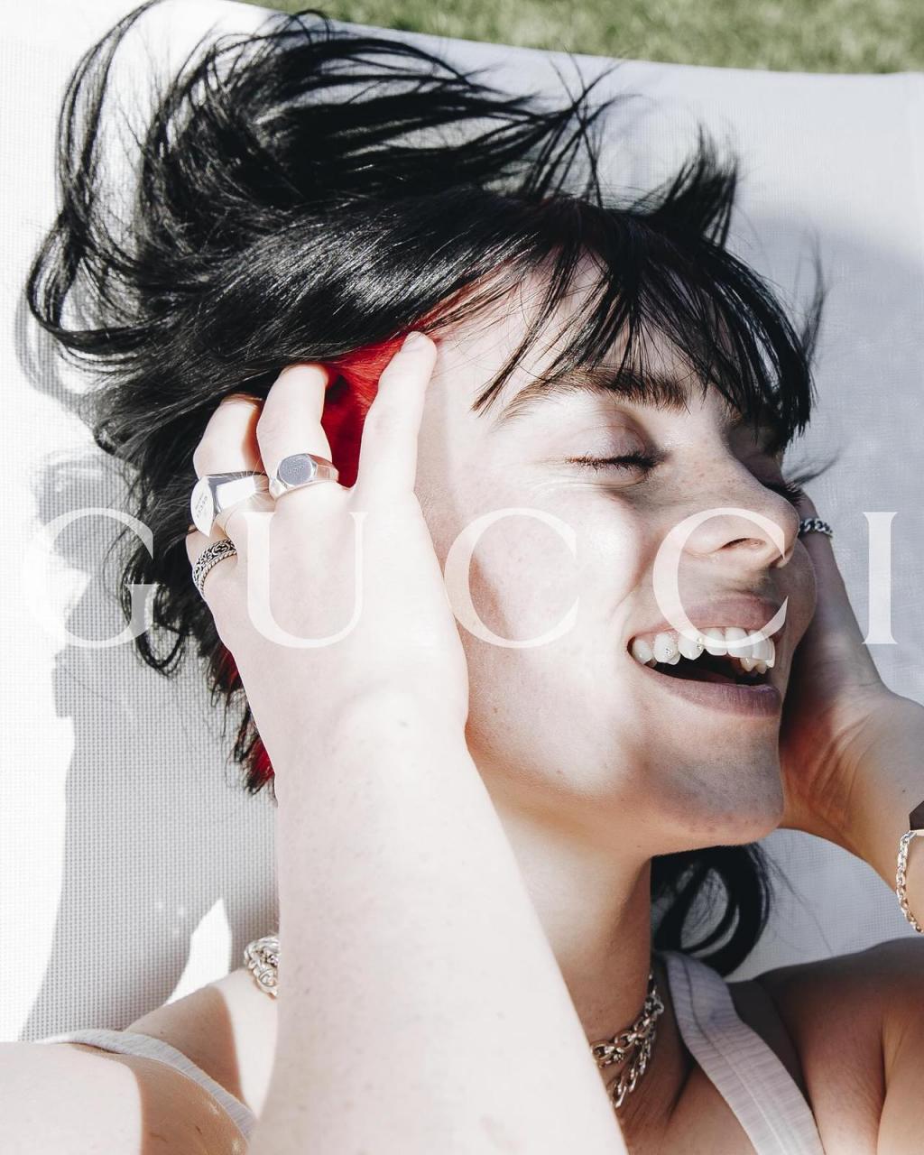 碧梨 billie eilish 出镜的古奇 gucci 时尚大片于今日发布,她已经