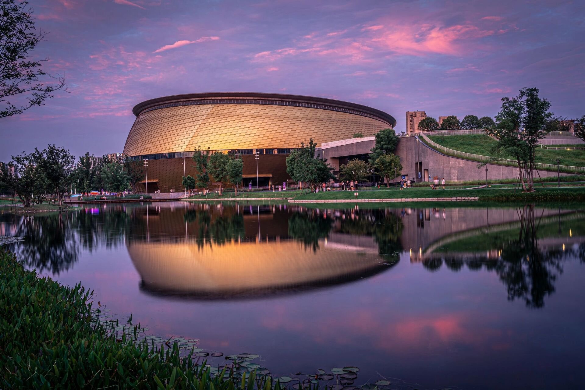 夏日里的杭州大运河亚运公园体育馆晚霞 这个夏天,总要和心爱的人一起
