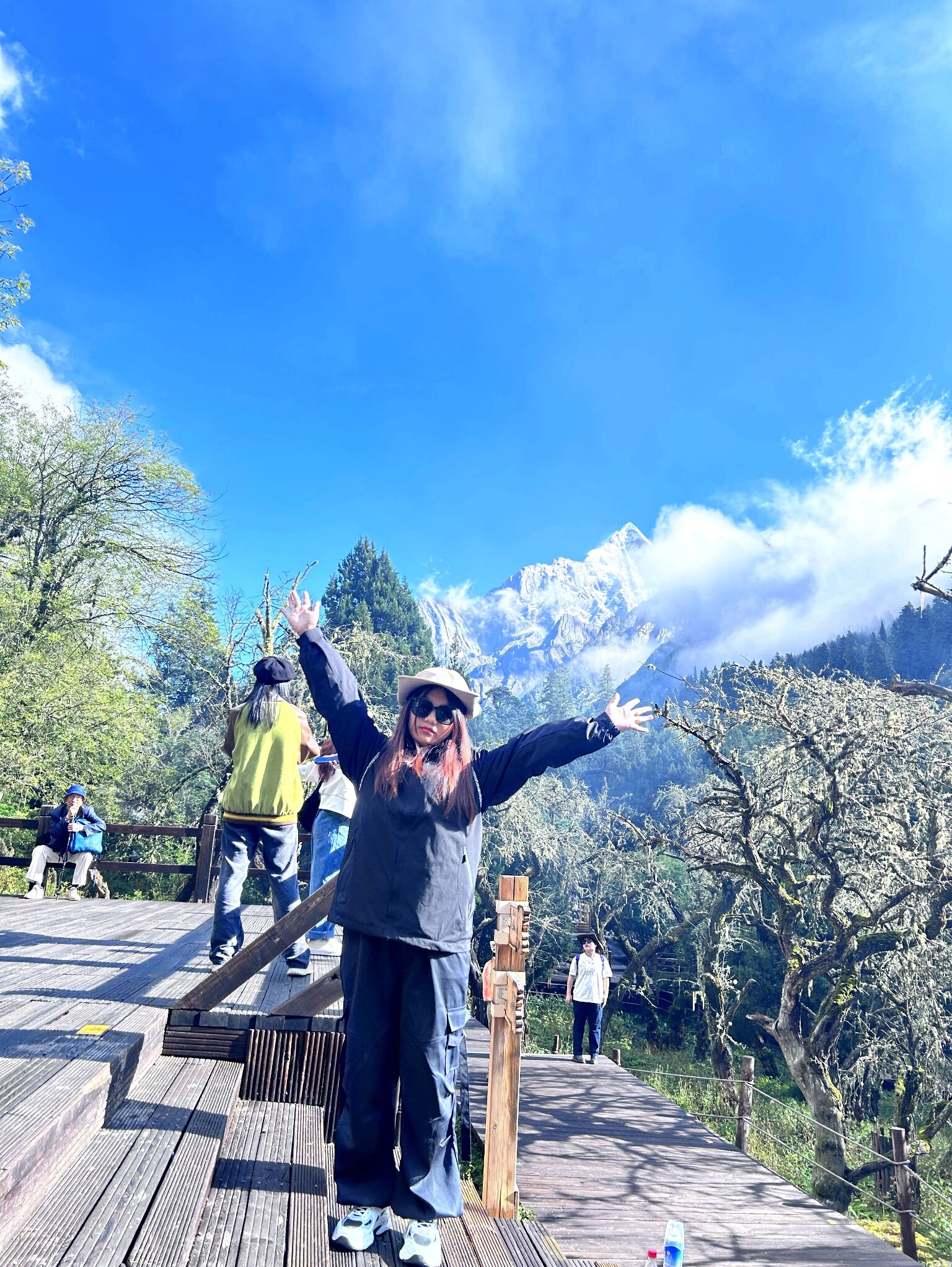 2日四姑娘山天气实况 早上去的早,看到了日出照到雪山上,真的太太太太