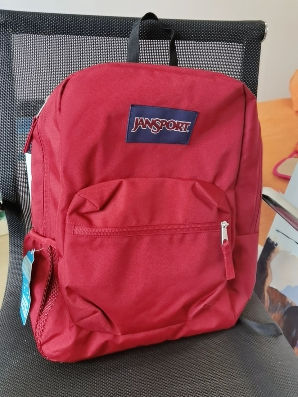 jansport双肩背包酒红色真假鉴别 最近到了一个新款酒红色的jansport