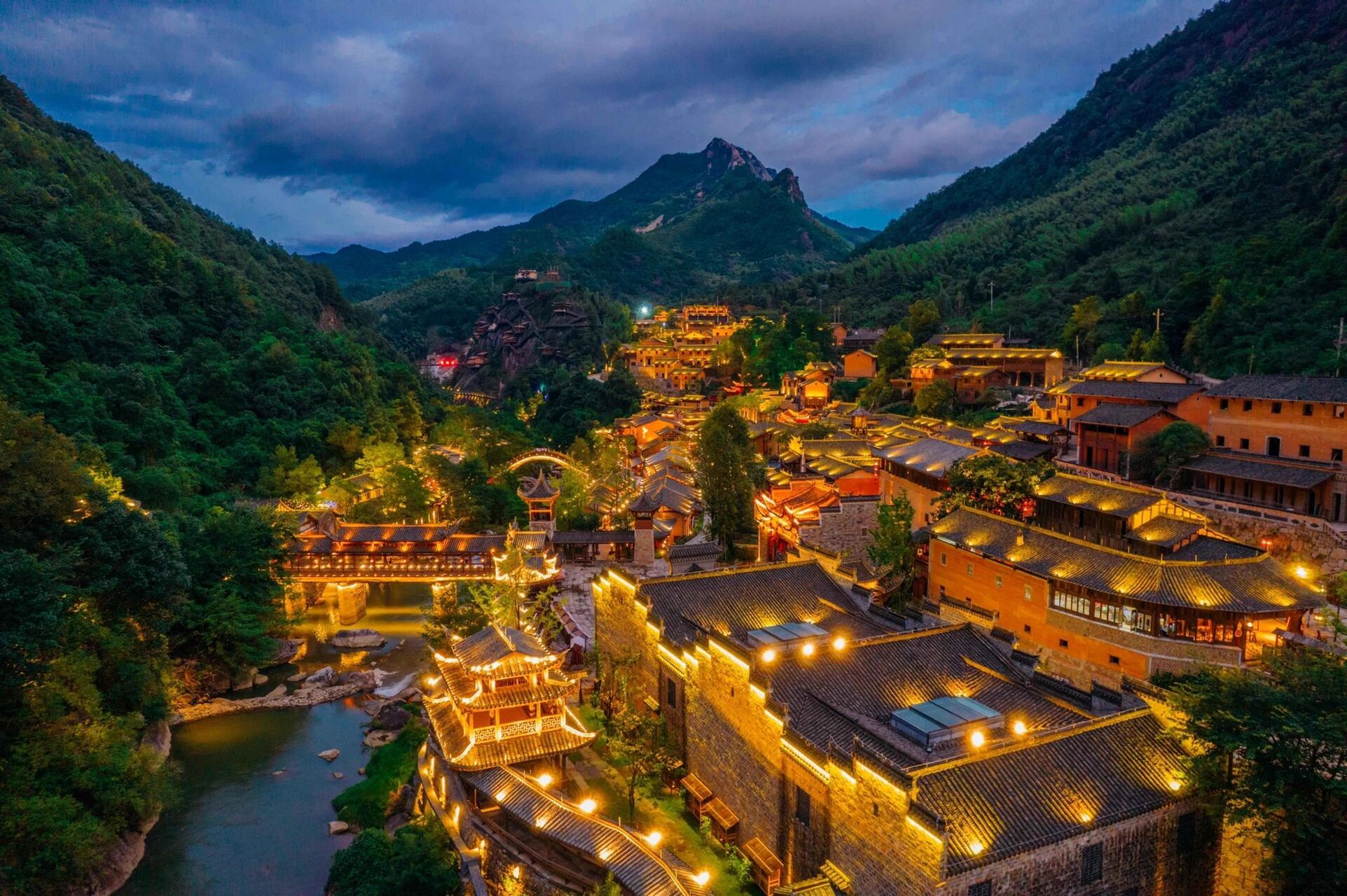 上饶站-望仙谷(仙境的世界)    比起繁华的喧闹城市,我更爱这个上榜