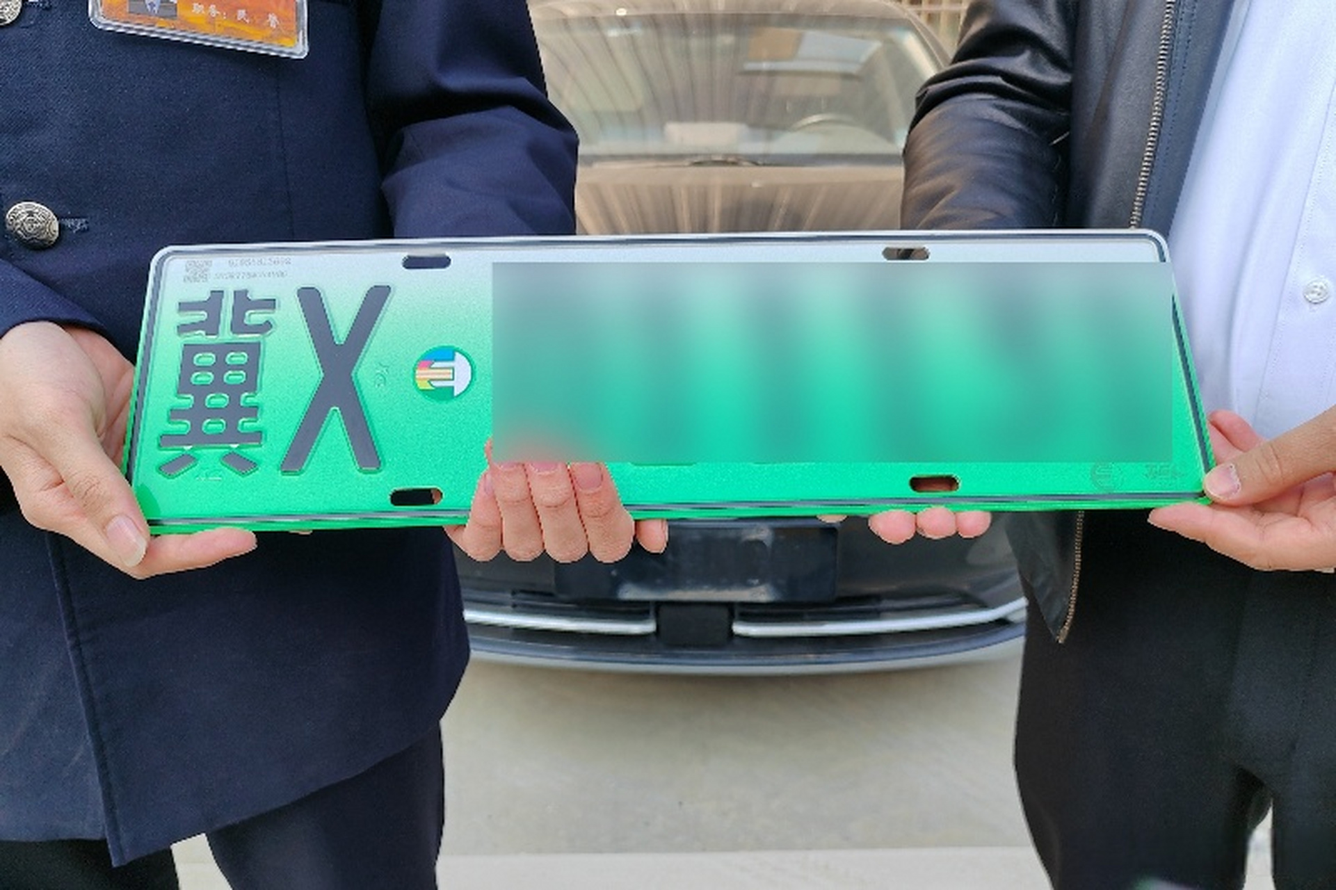 3月30日,经过公安部批复同意,雄安新区启用自己的专属车牌冀x序列,"x"