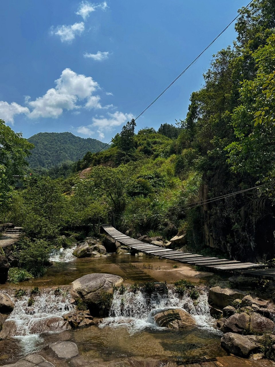 婺源石门峡 峡谷不大,但是很舒服,很凉快,水超级冰,我去的时候一个人