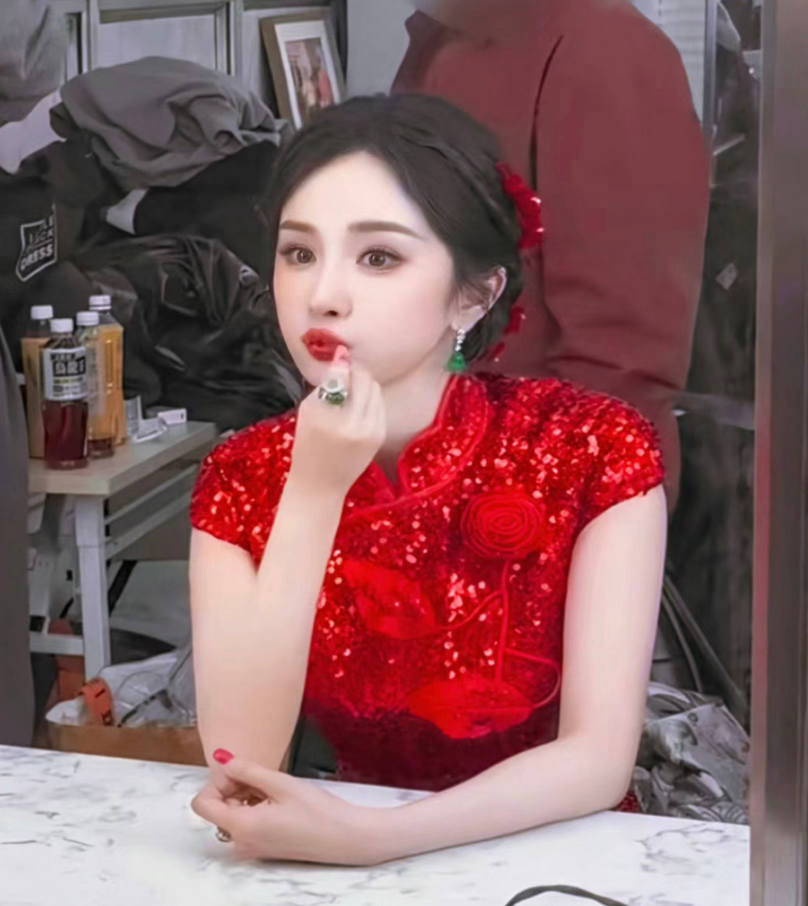 杨幂嘟嘴装可爱的样子应该就是虞书欣心里的自己