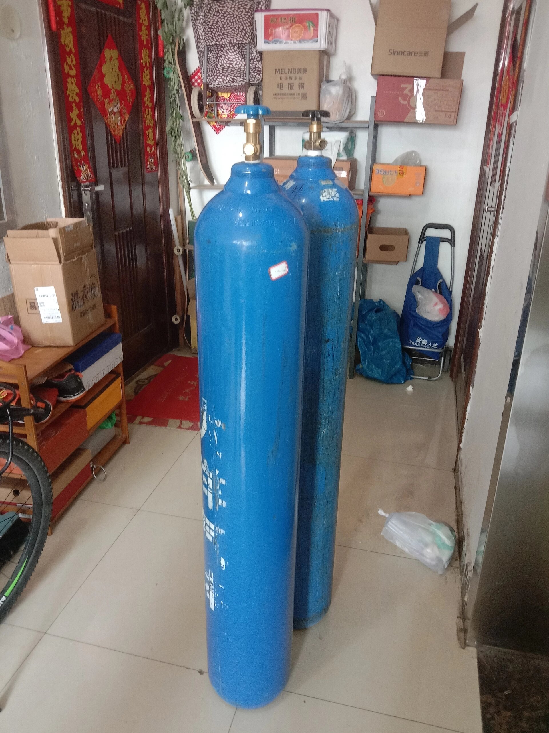 好多顾客反映说想弄个氧气瓶在家用,但是不了解不知道怎么买,也有人说