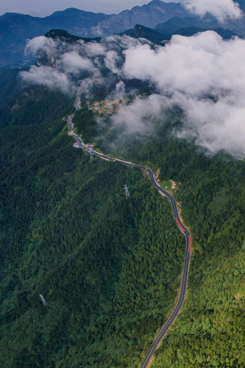 【自驾游】浙江的"邦达七十二拐"—浙西天路 在临安的太子尖,有一条华