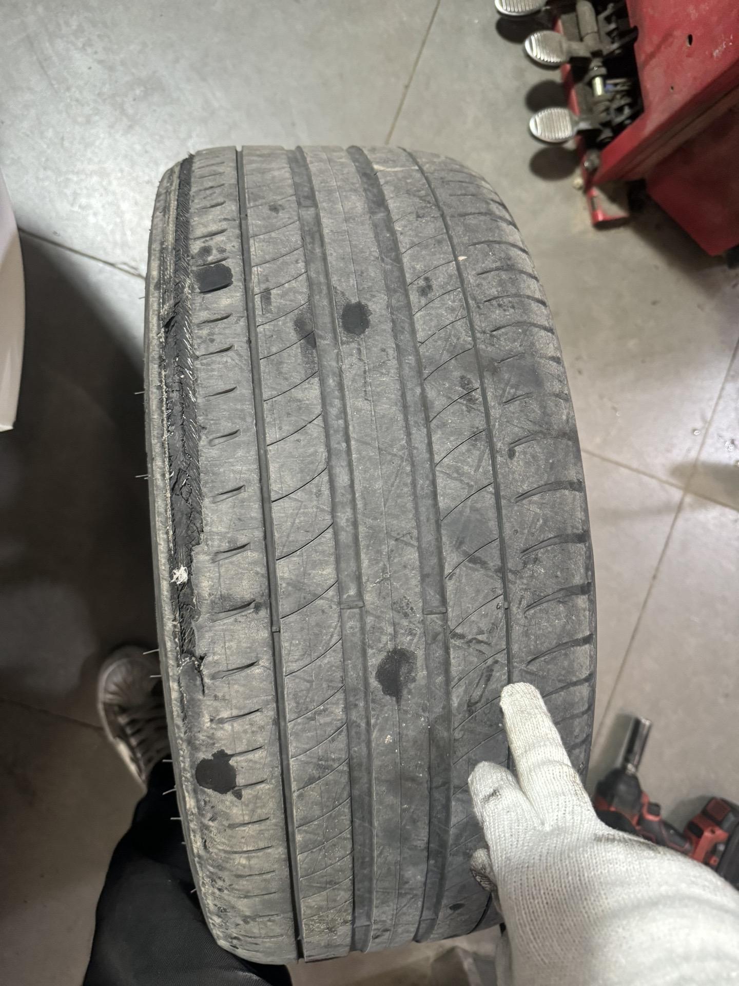 奔驰e200coupe 更换原厂配套米其林防爆轮胎奔驰e300/奥迪a4l/荣威