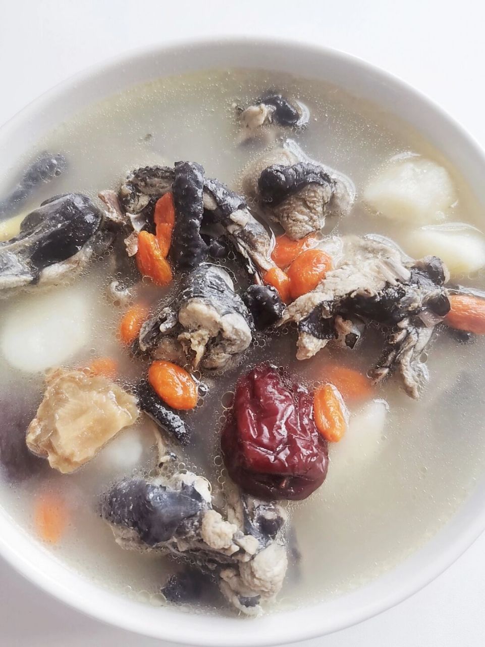 益气补血|田七红枣乌鸡汤 今天刚好周末,在家煲了田七红枣乌鸡汤,给