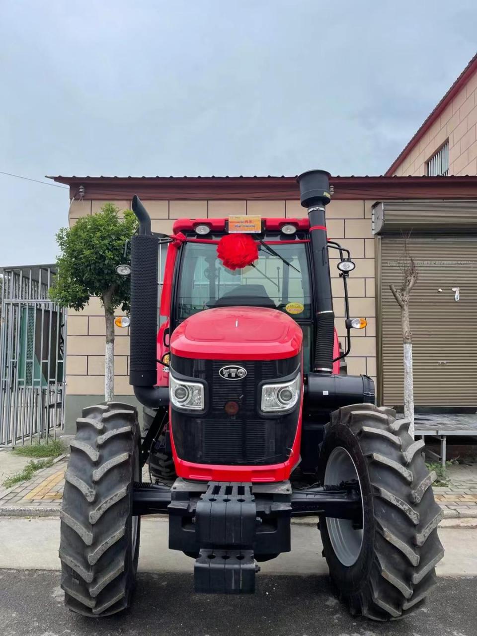 22年全新东方红lx1804-e现货一台,原车空调爬行档配重,液压离合器