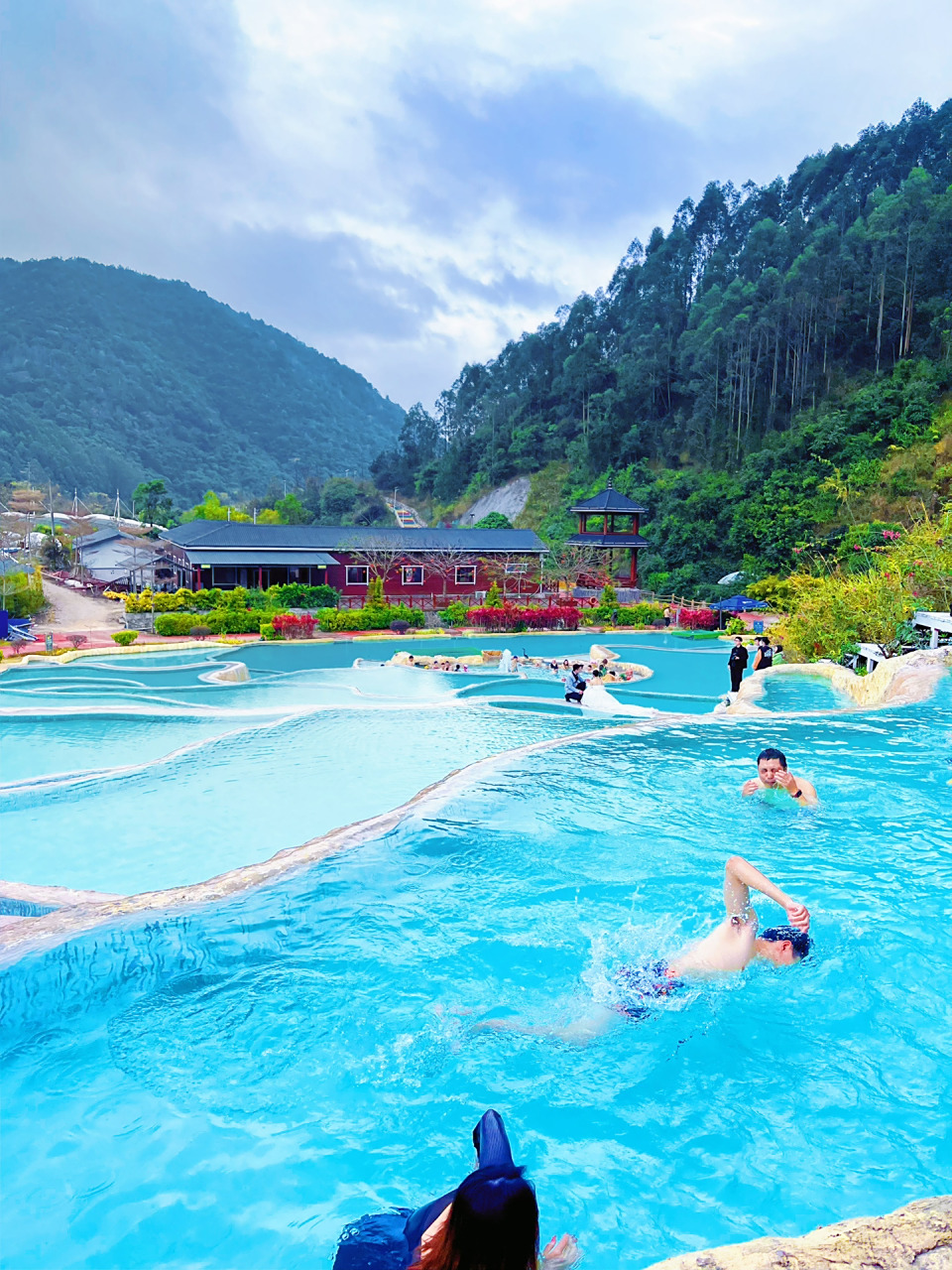 十万大山布透温泉7615趁没有太热快来泡汤吧7515 95麻烦把
