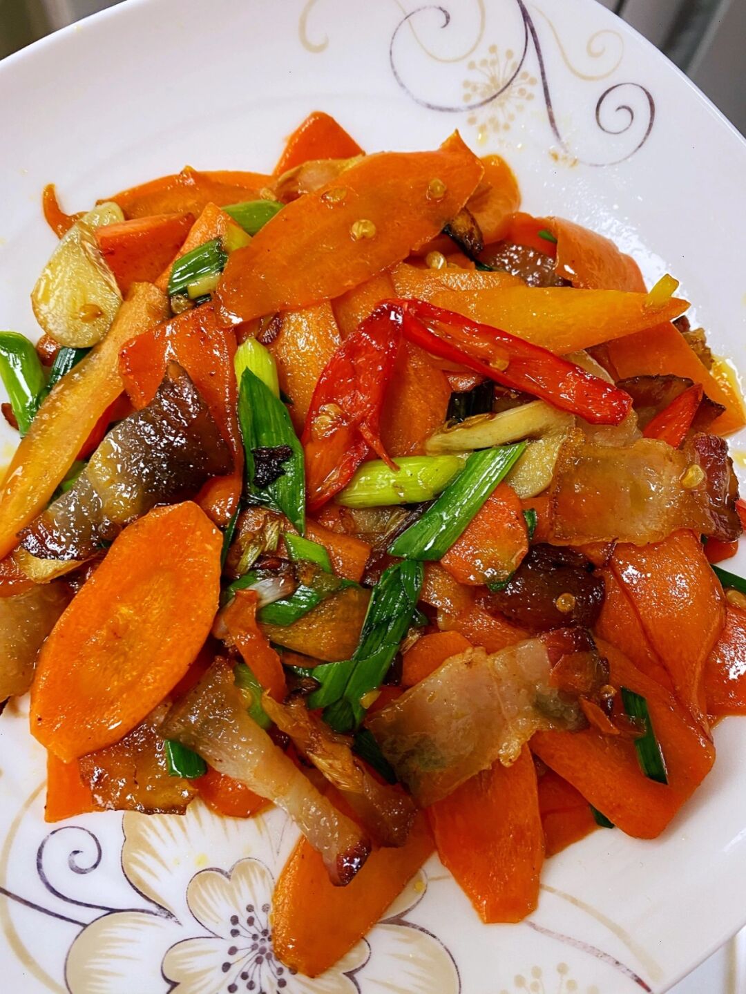 胡萝卜炒腊肉腊肉炒胡萝卜图片胡萝卜腊肉腊肉炒什么好吃胡萝卜炒腊肉