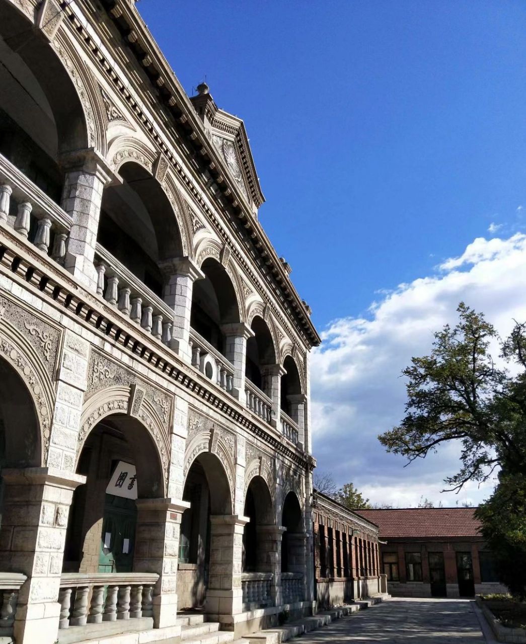 母校——河北省丰润县车轴山中学 车中的秋, 艳丽,端庄.