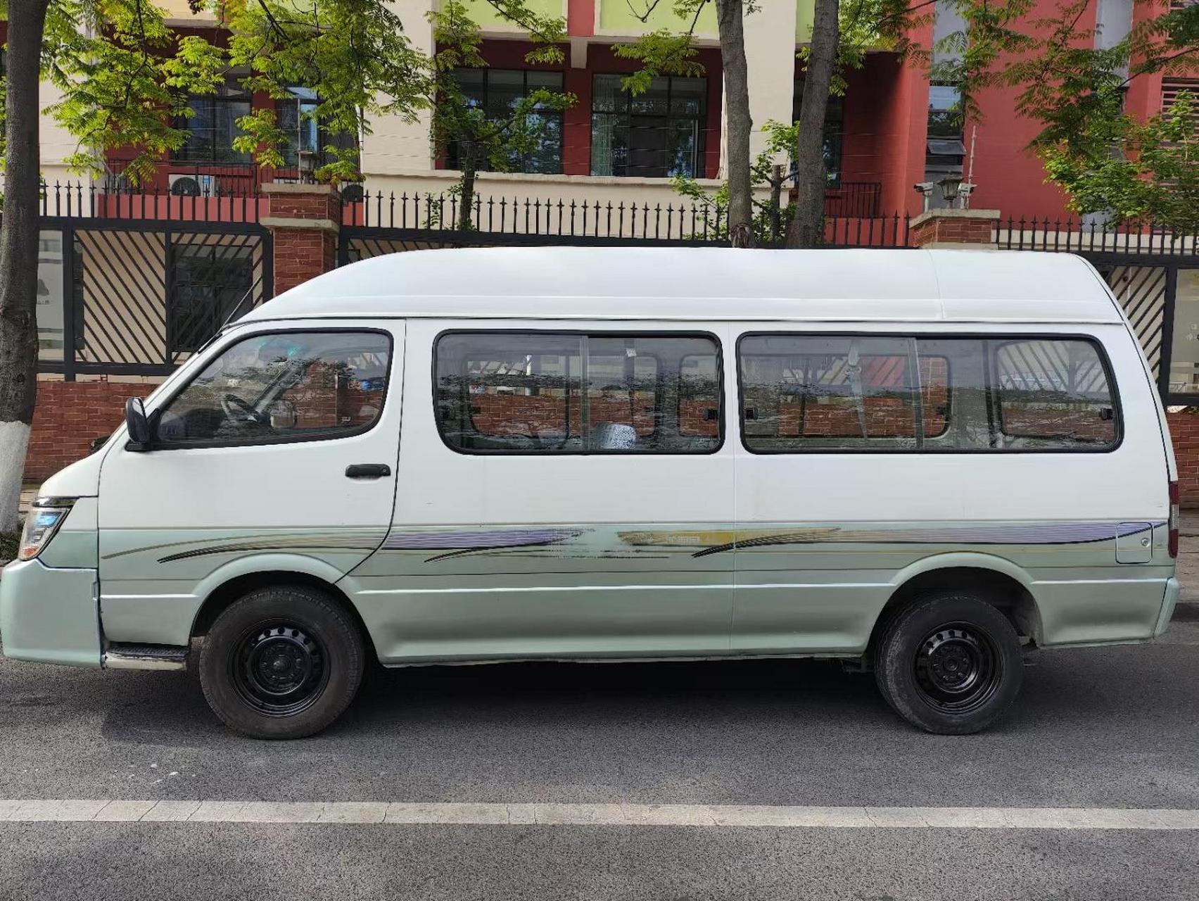 金杯海狮高顶加长版大面包车 10万公里 高顶加长版,后排长度3.