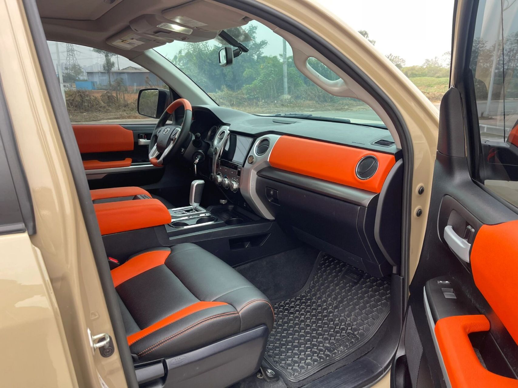 17年7月丰田坦途 5.7 v8 皮卡  全车原版 17年7月丰田坦途 5.