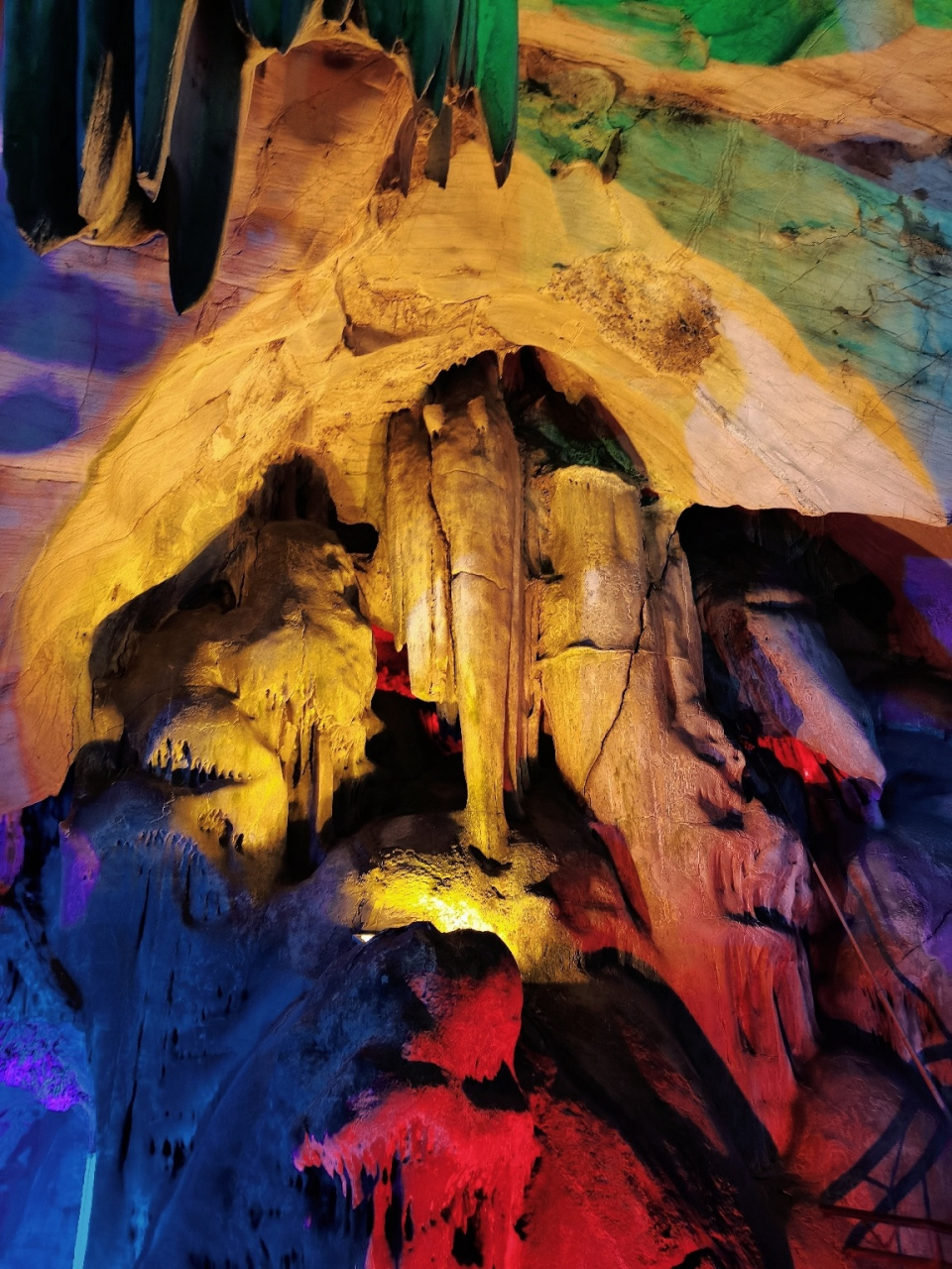 淅川县国宝八仙洞景区