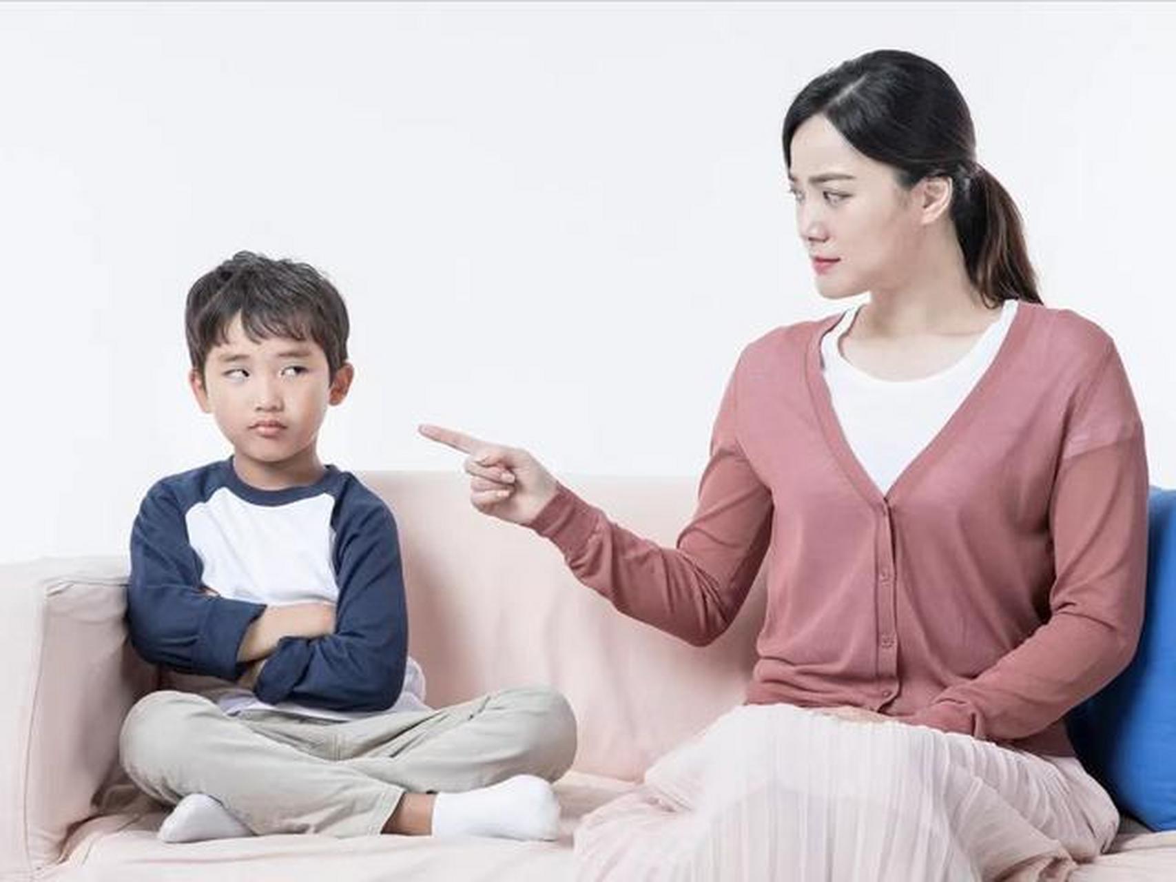 应对孩子顶撞父母的挑战:爱与教育的巧妙平衡  随着孩子的成长,他们