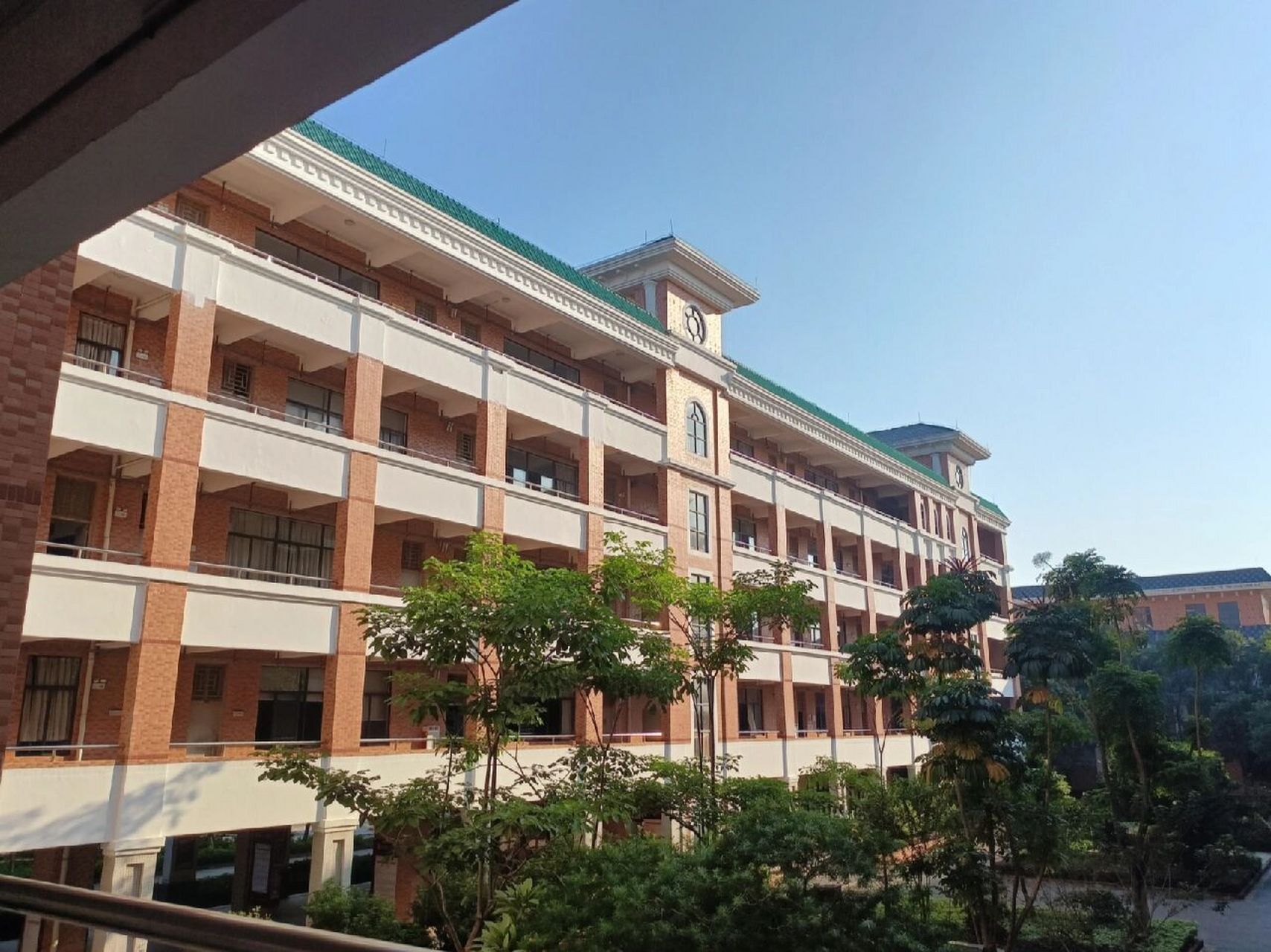 东莞第六高级中学 这学校也太好看了吧