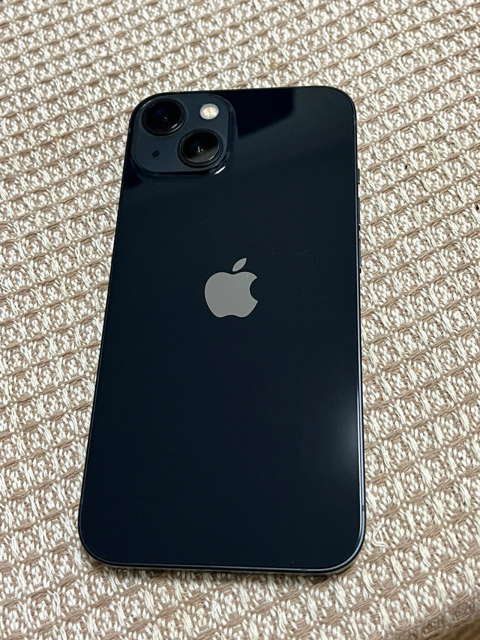 姐妹们～93有推荐的黑色手机壳嘛,感觉黑色手机壳太不好搭配了08