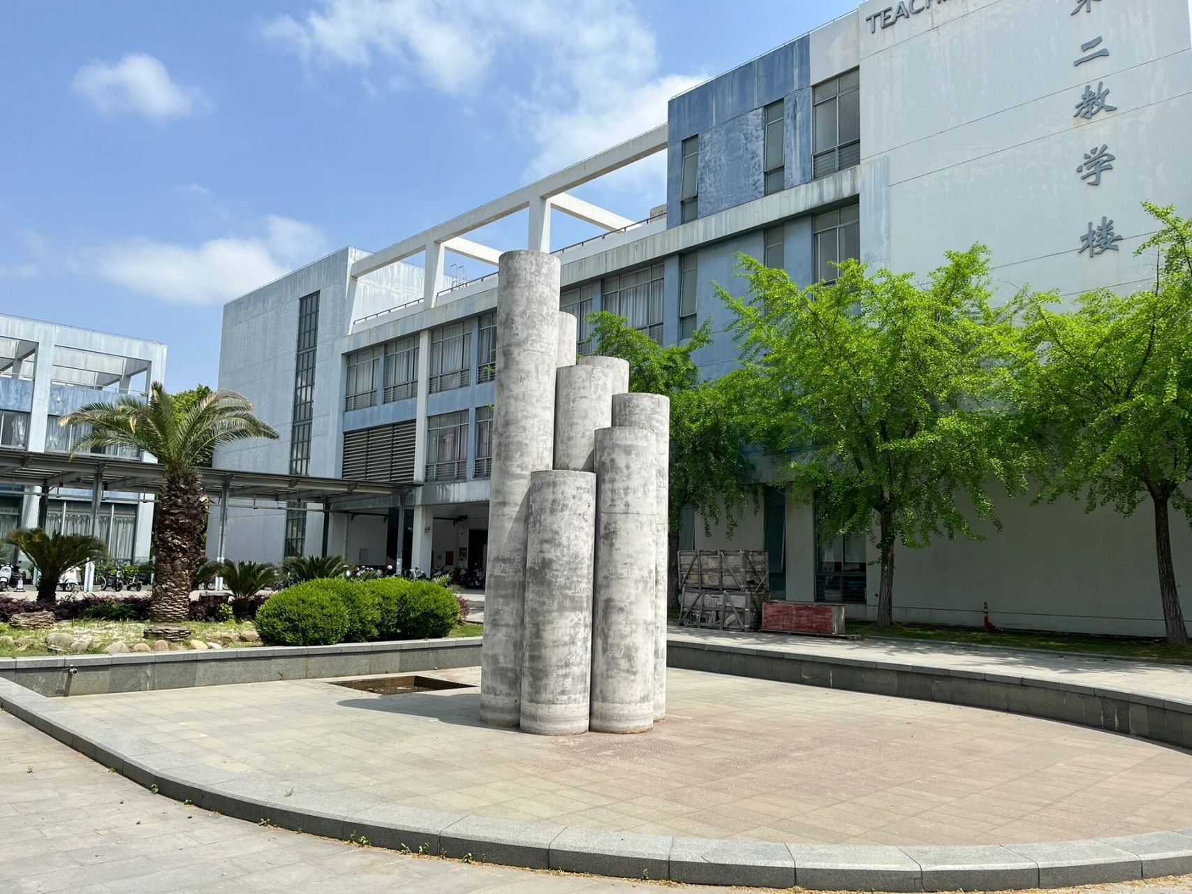 周末去了复旦大学张江校区一趟07 真的很荒凉啊哈哈哈哈哈哈哈,可能