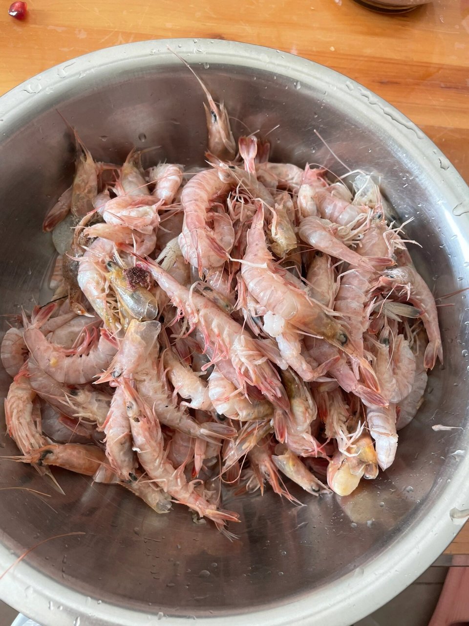 厉虾剥虾仁 蛎虾学名鹰抓虾,别看它个头小,它可是纯粹的海捕虾,目前没