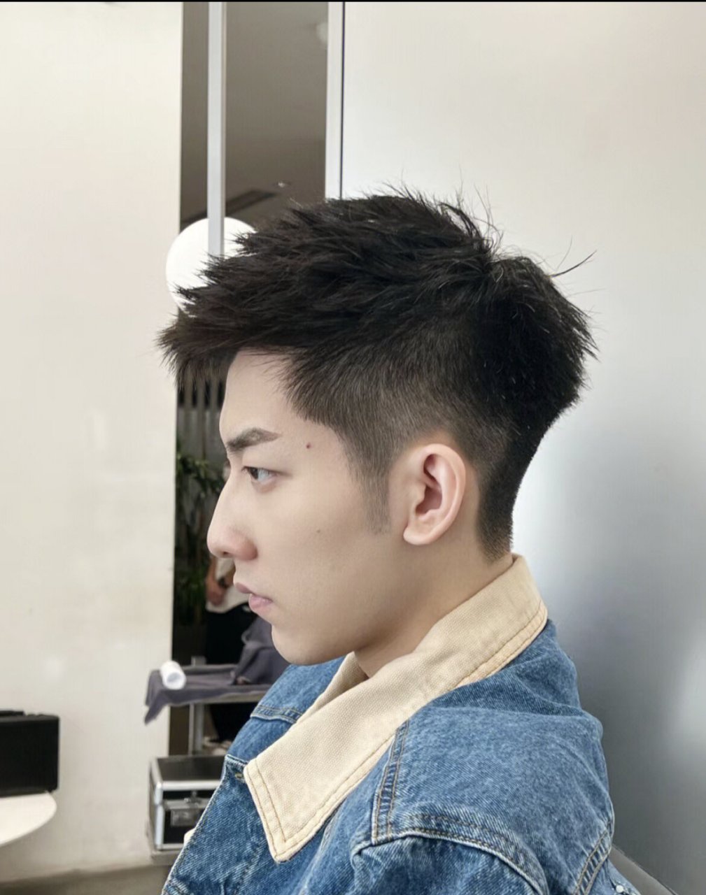 男生帅气前刺摩根发型 男孩子一定要尝试的立体前刺发型 男生发型立体