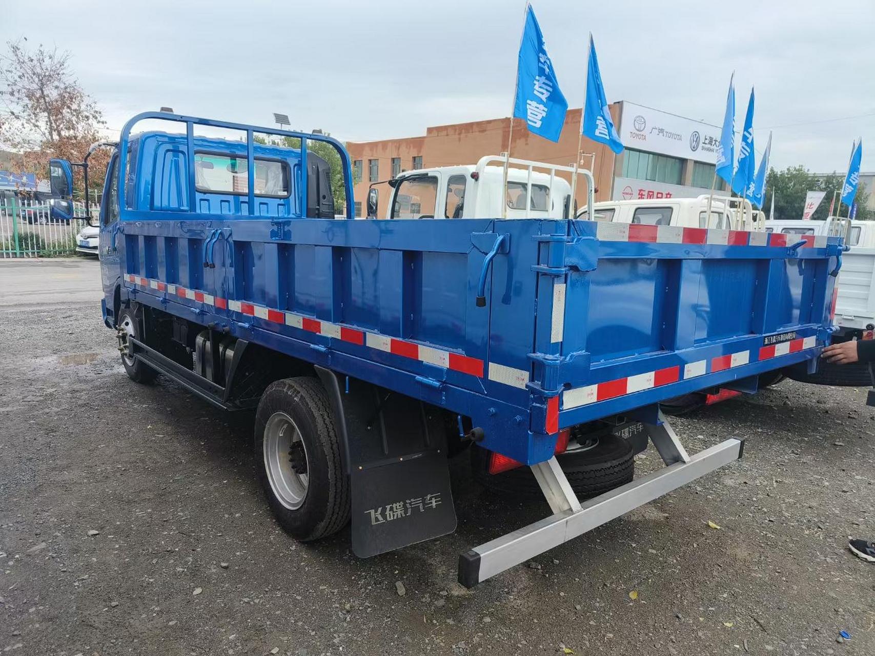 奥驰v2,长4.2米宽2米发动机德威d25.