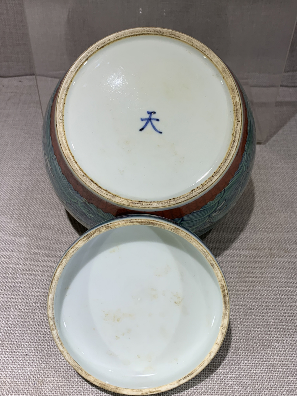 明成化斗彩海水龙纹天字罐