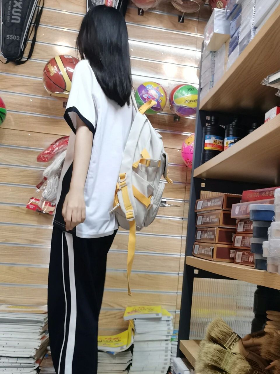 高中校服  高中校服好好看,太喜欢学校了