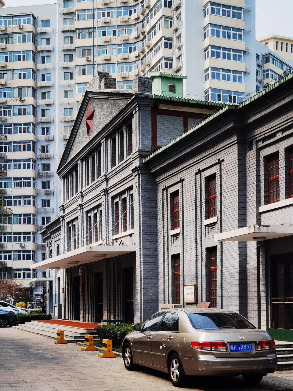 位于西城区佟麟阁路62号,建于1913年,中华民国第一次国会旧址,后称