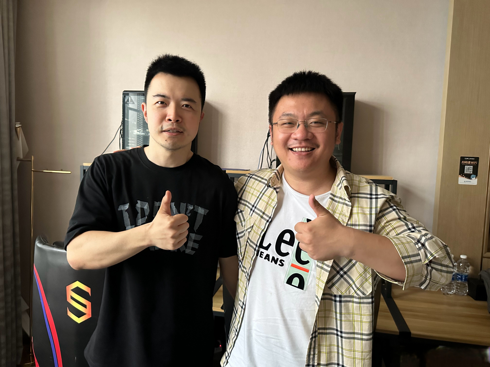 母亲节的俩儿子@辩手子寅