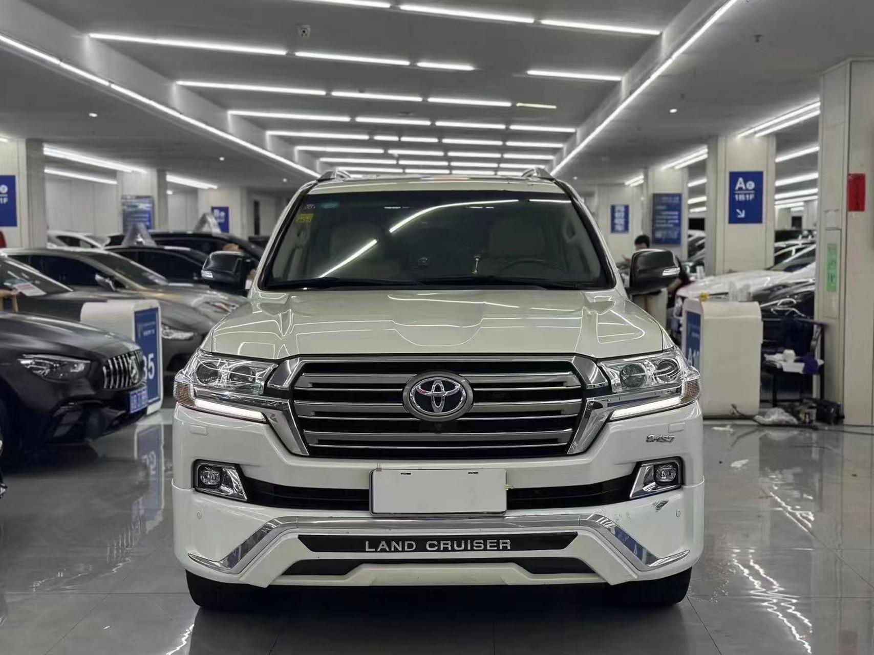 19年丰田陆地巡洋舰陆巡5700,v8发动机,5.