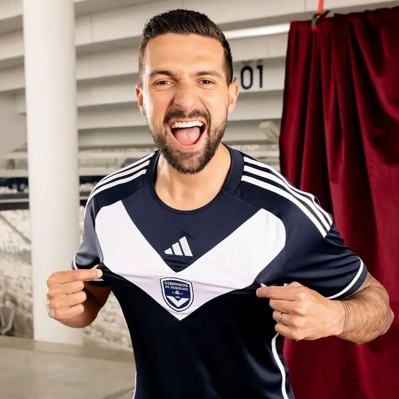 波尔多发布2023-24赛季主场球衣 #足球#0202#小红书竞技场#02