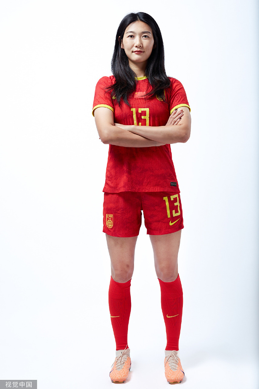 杨莉娜说留洋为证明中国人也能踢好球   被称为足坛江疏影的女足杨