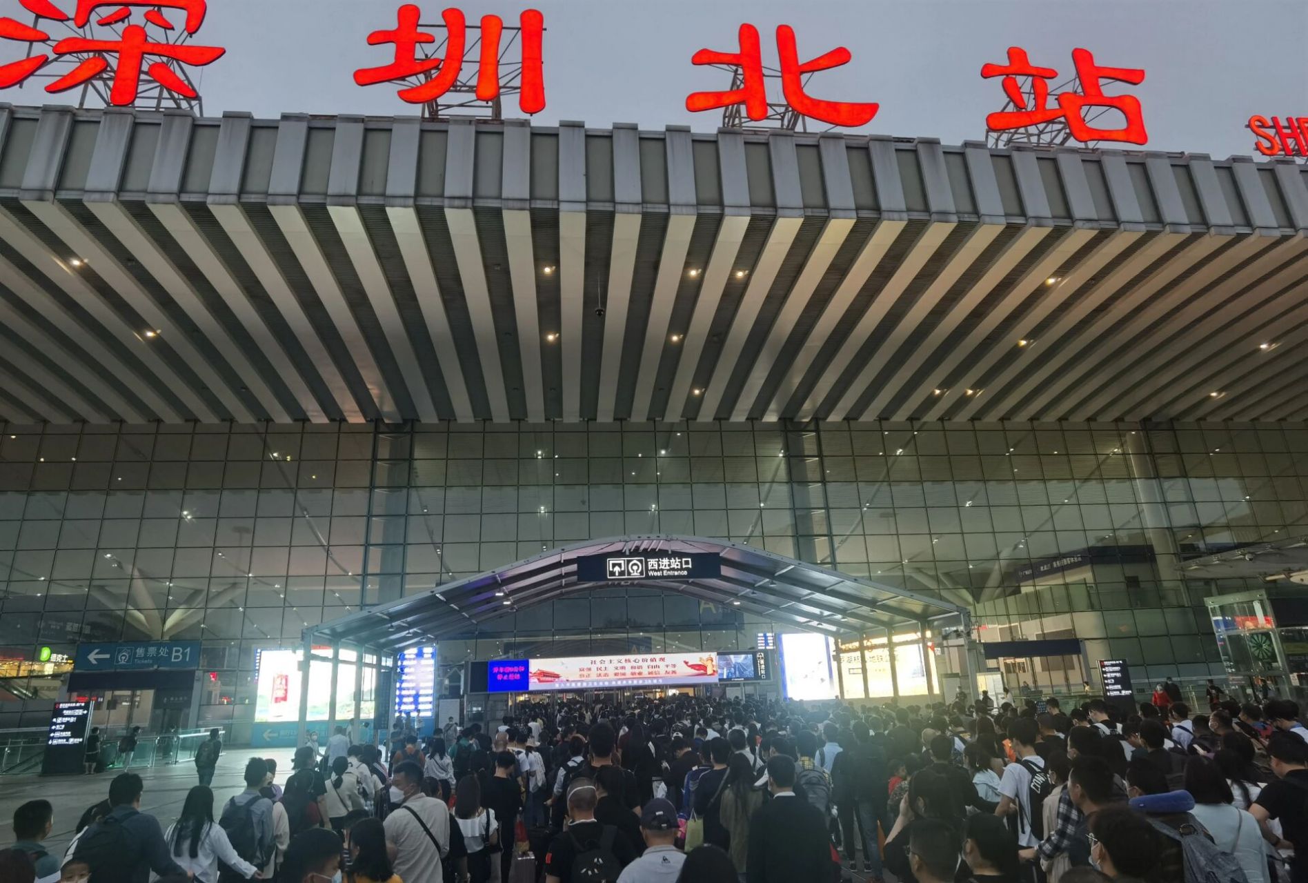 深圳北站进站口图片