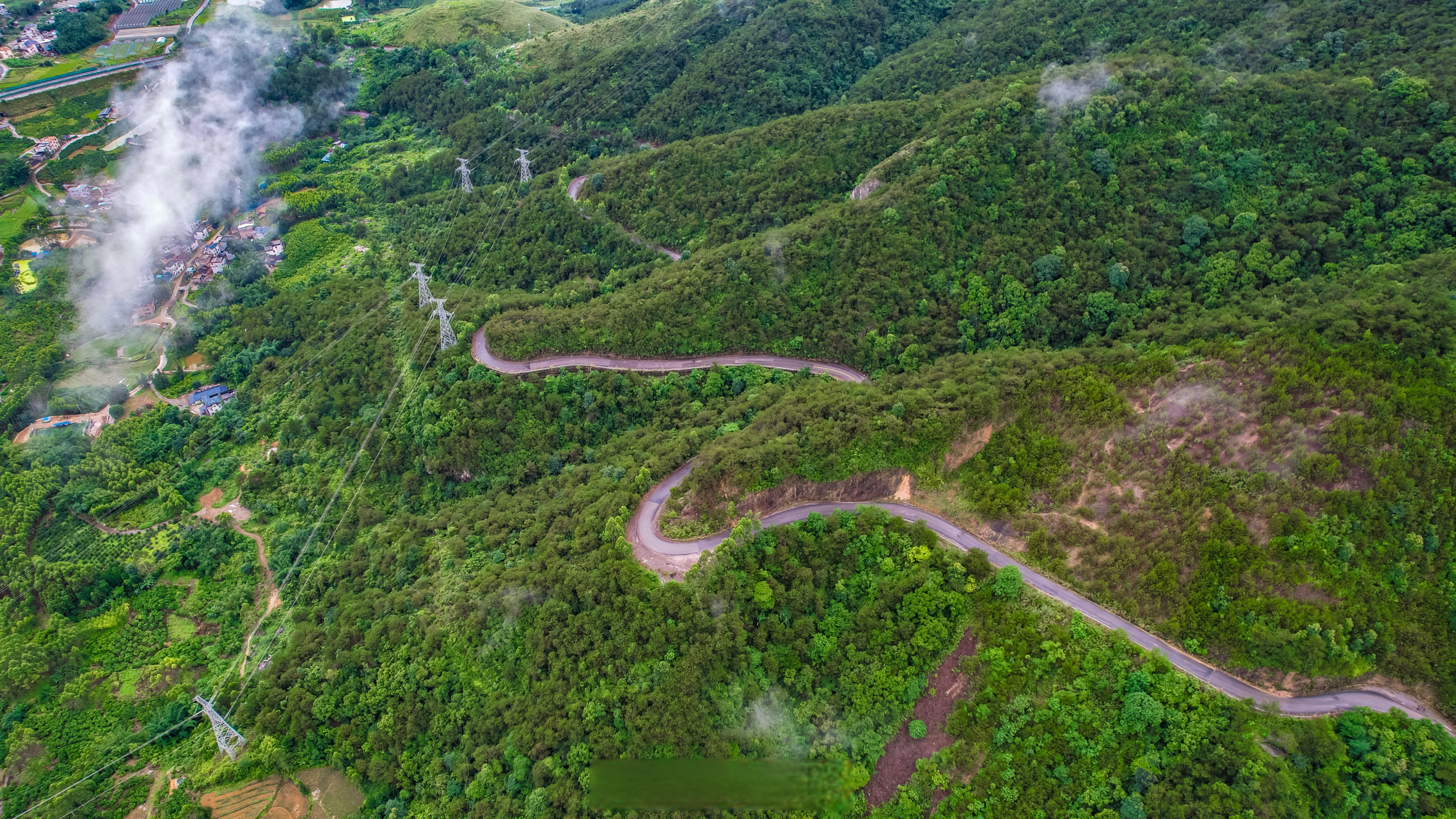 出行畅通# 【广西蒙山瑶乡公路景如画】7月2日,广西梧州蒙山县长坪