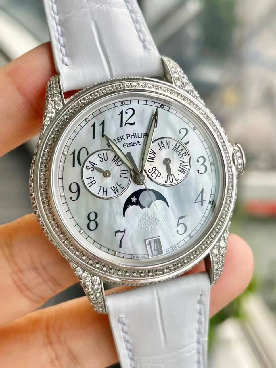 百达翡丽4937g,买了快十年了,有几年没戴了,网上查的旧世界手表比较专